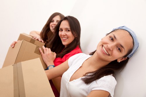 Packing and transport support for student removals in Docklands