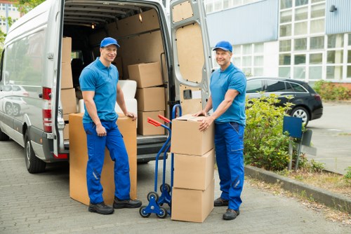 Pricing, liability, and customer responsibilities in moving services
